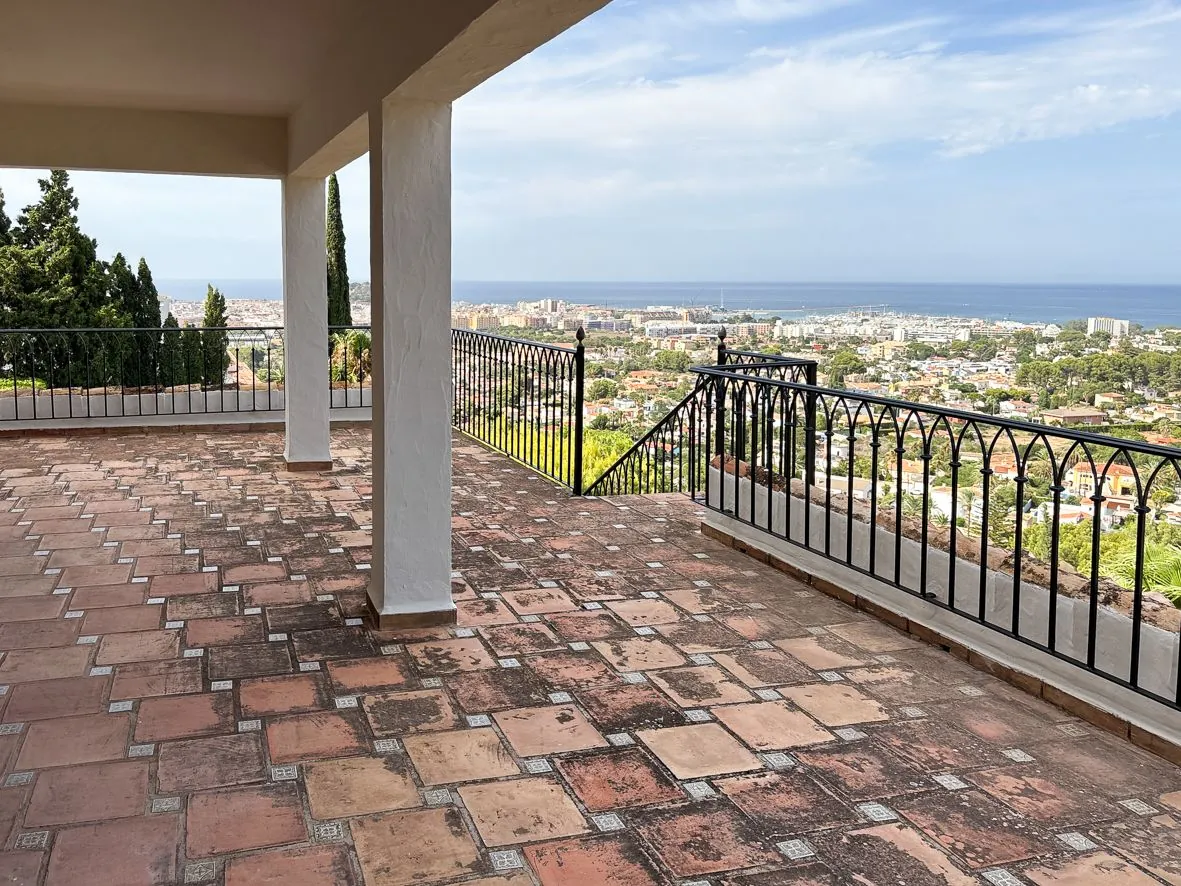 Impresionante villa con vistas al mar en Dénia.