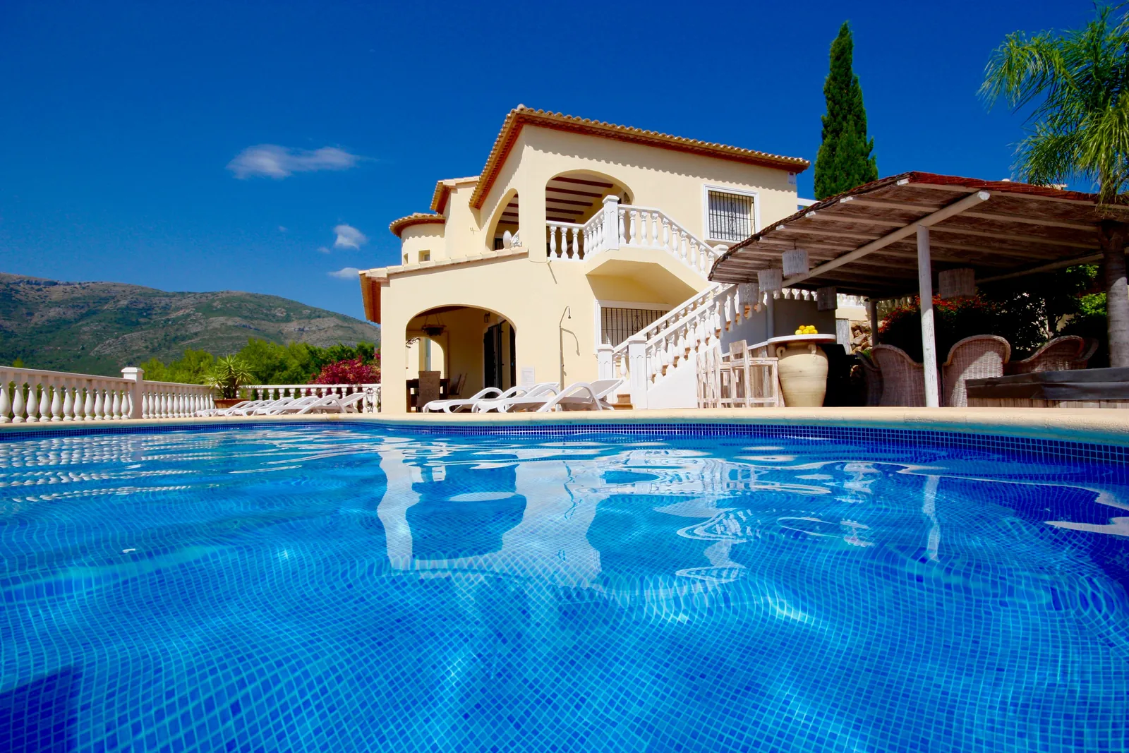 Villa en perfecto estado y con preciosas vistas al valle de Jalón, en Parcent