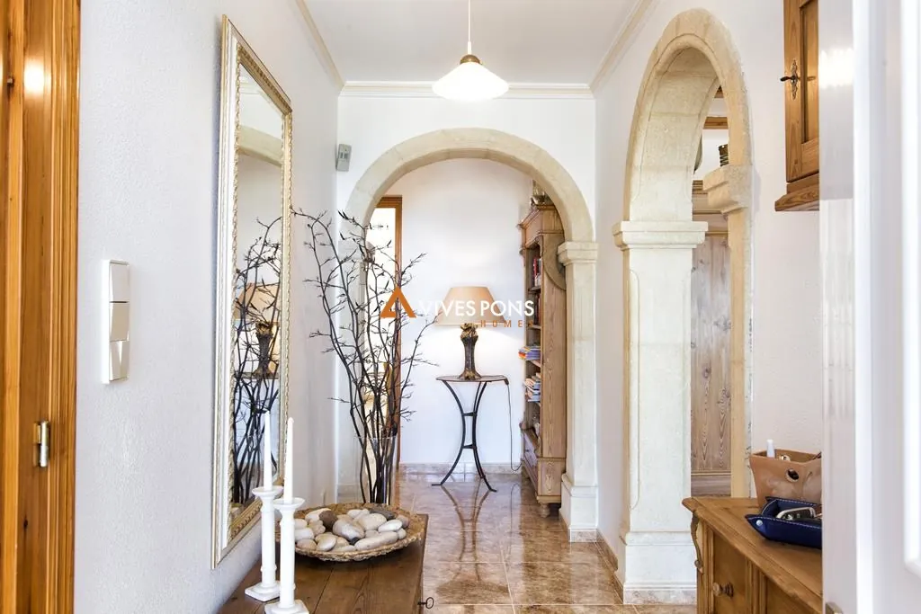 Villa con vistas al mar y al Montgó en Dénia, distribuida en un solo nivel