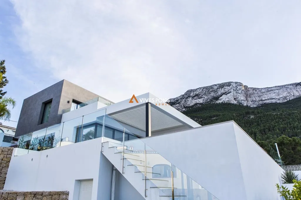 Modern villa with views in Dénia