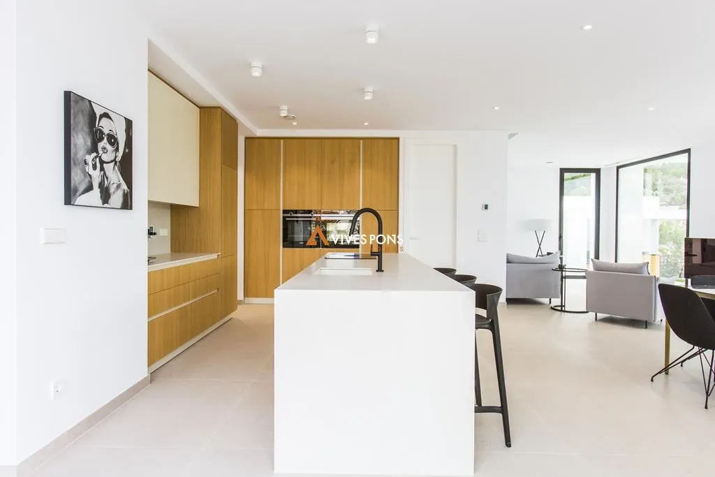Modern villa with views in Dénia