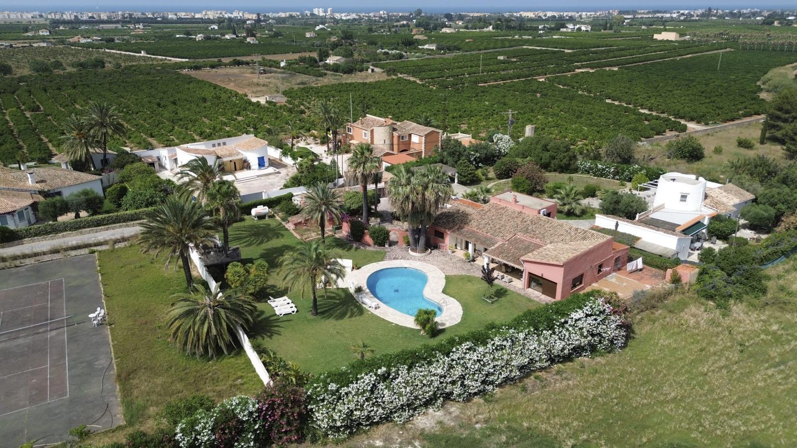 VILLA INDÉPENDANTE AVEC PISCINE TORRECARRALS