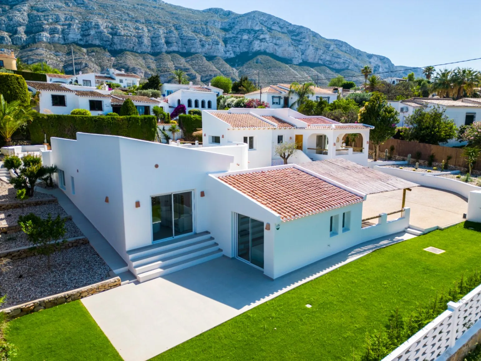 Villa con apartamento independiente, reforma integral, a 1,5 km de la Marineta Cassiana, Dénia