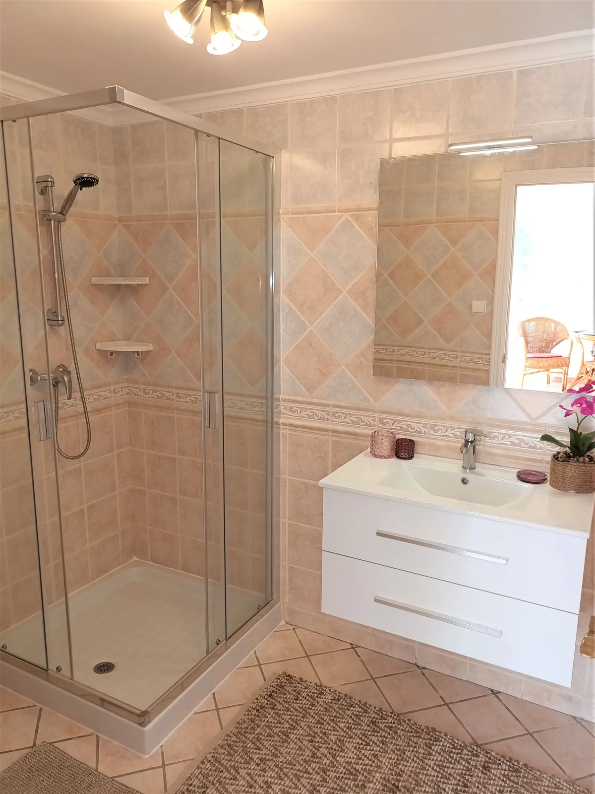 Dénia, Alicante - Villa de cuatro dormitorios con apartamento independiente, vistas al mar y a la montaña, piscina y jardín