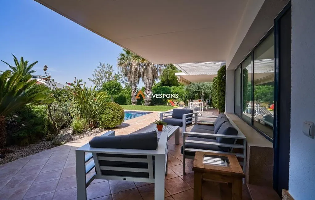Villa moderna excelentemente ubicada a los pies del Montgó, Jávea