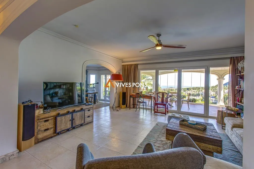 Villa con vistas abiertas al mar y muy soleada, Dénia