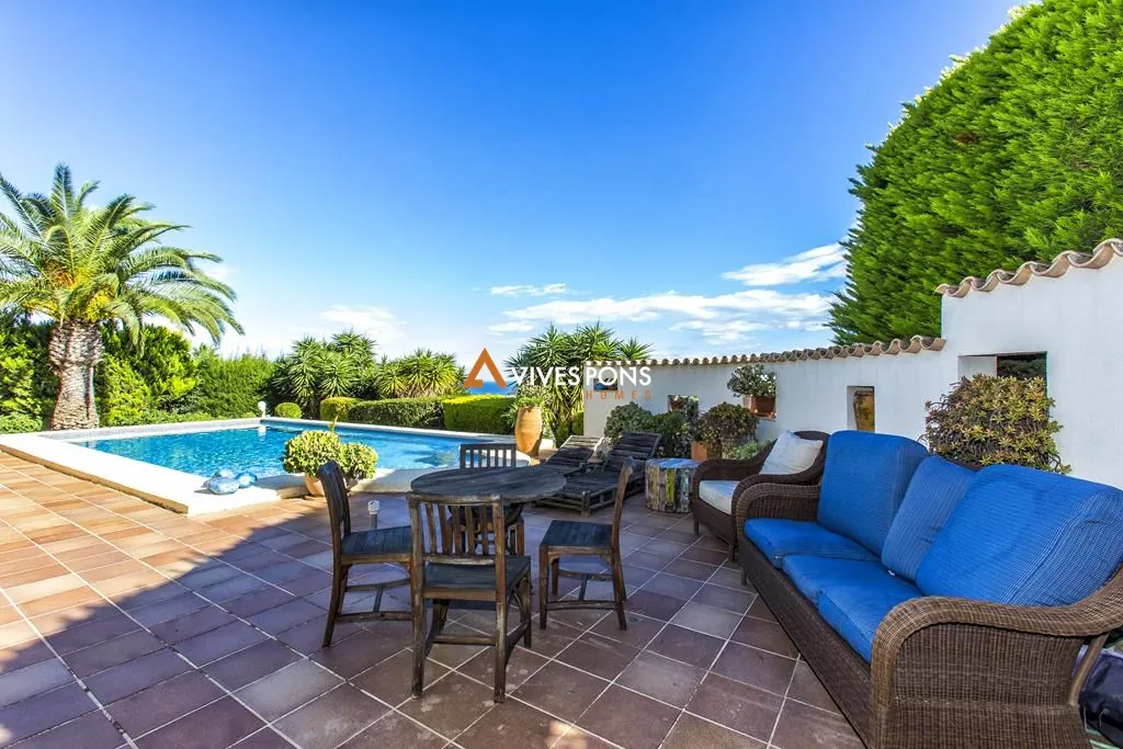 Villa con vistas abiertas al mar y muy soleada, Dénia