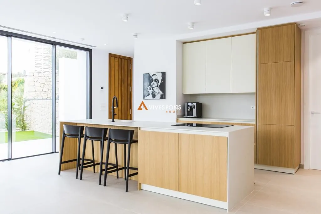 Modern villa with views in Dénia