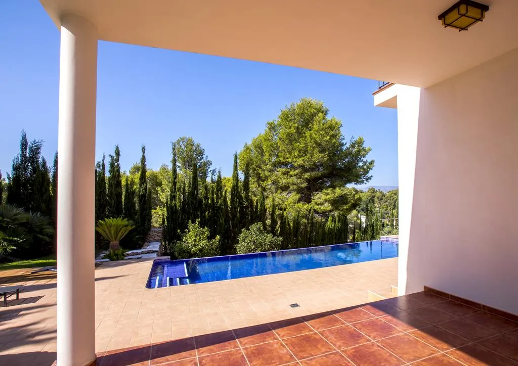 Villa con 4 dormitorios, vistas al Montgó y muy bien ubicada, en Jávea