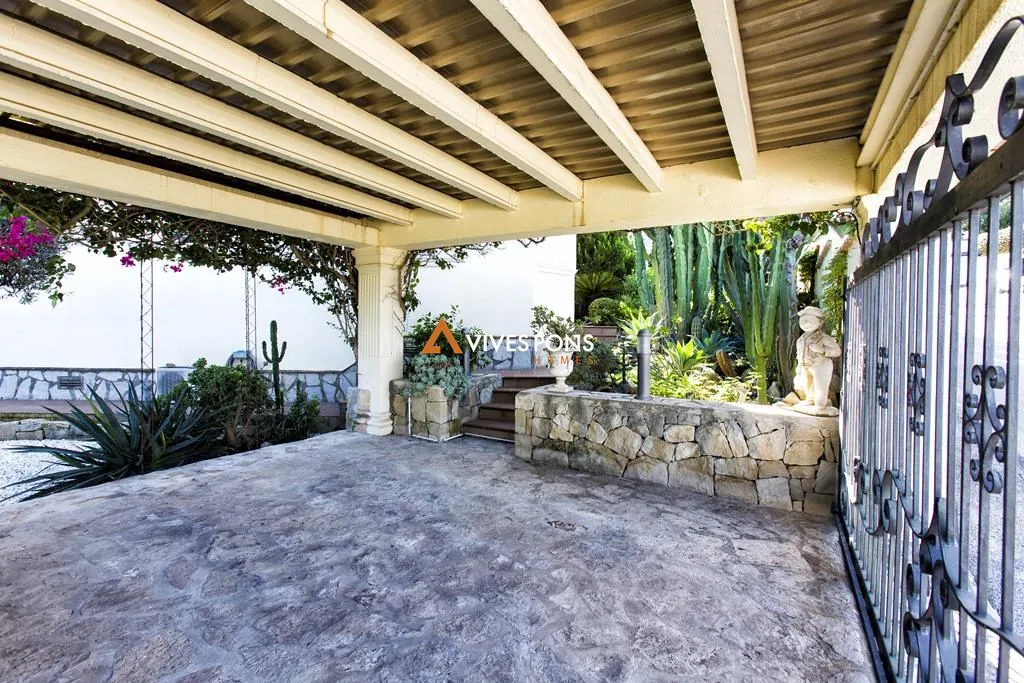 Villa con vistas abiertas al mar y muy soleada, Dénia