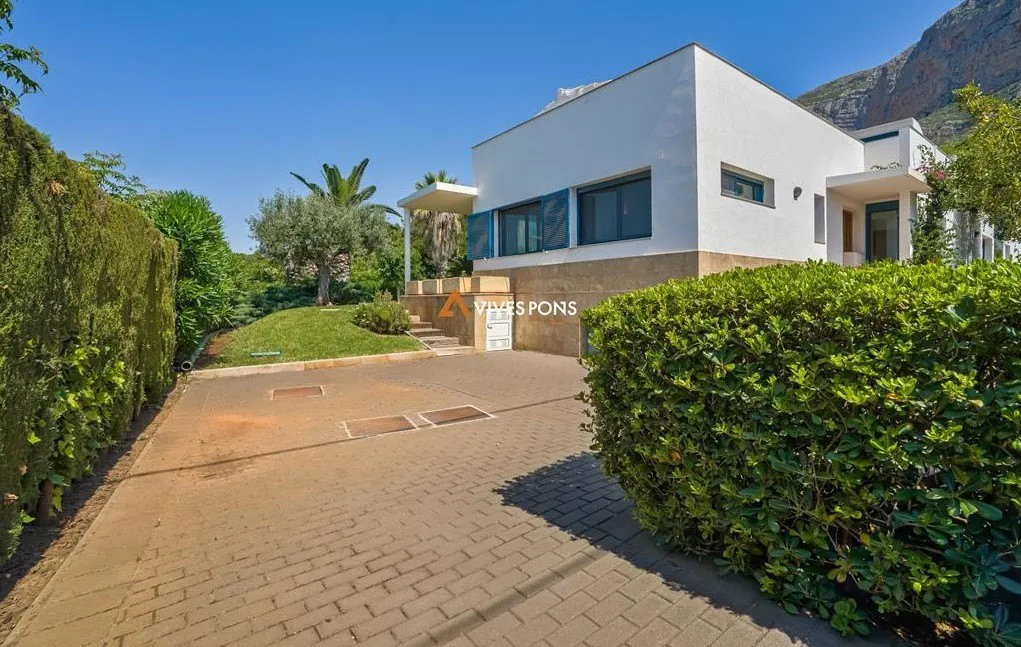 Villa moderna excelentemente ubicada a los pies del Montgó, Jávea