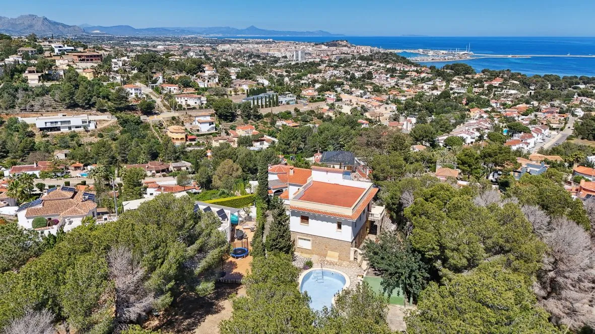 Verkoop. Villa in Denia