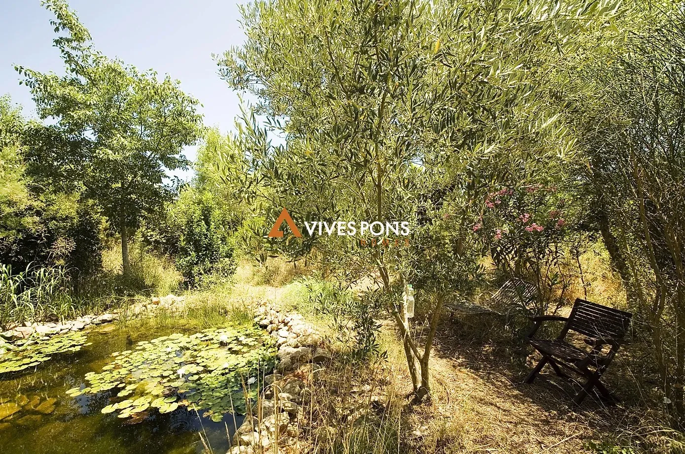 Finca con gran parcela y rodeada de naturaleza en La Sella