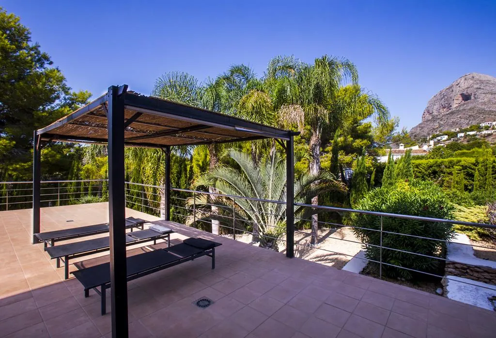 Villa con 4 dormitorios, vistas al Montgó y muy bien ubicada, en Jávea