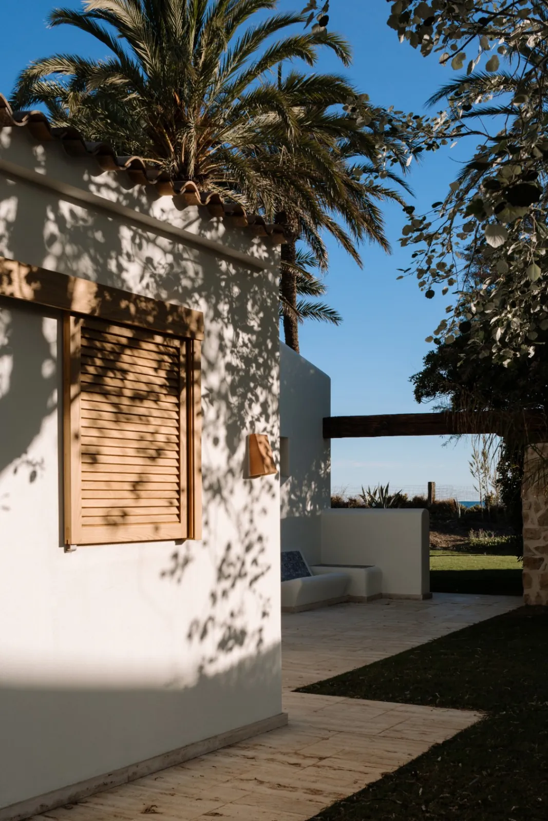 Villa en primera línea de mar renovada integralmente