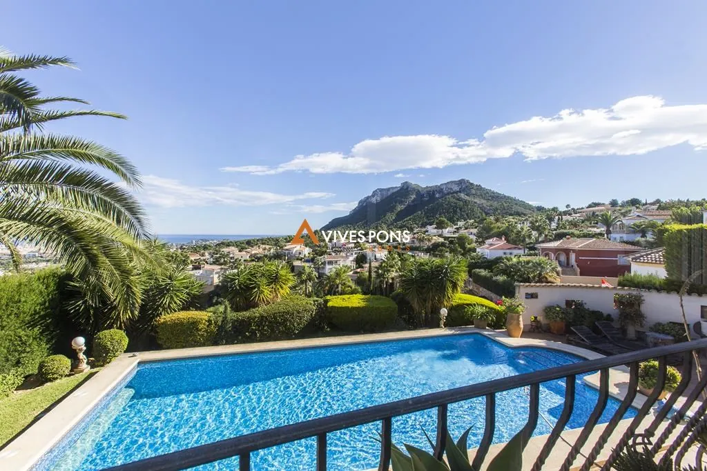 Villa con vistas abiertas al mar y muy soleada, Dénia