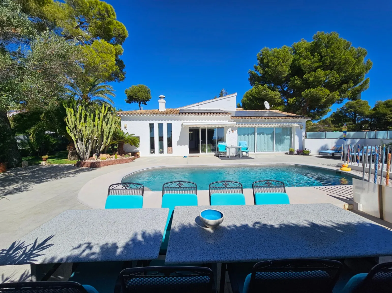 Venta. Chalet/Villa en Moraira