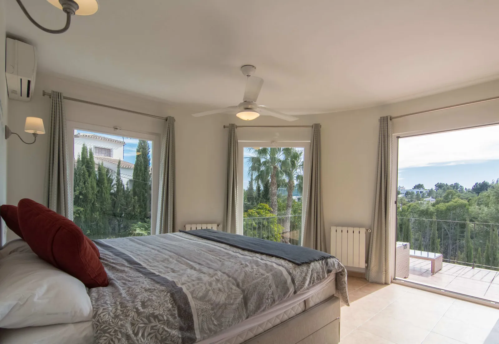Villa con 4 dormitorios, vistas al Montgó y muy bien ubicada, en Jávea