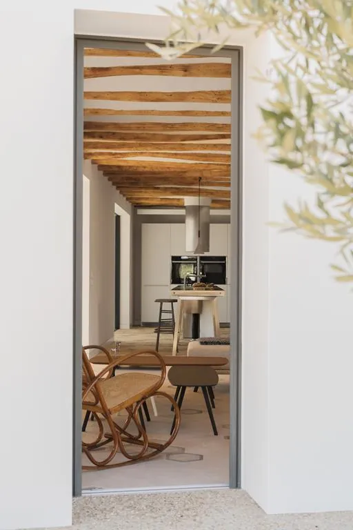 Finca completely renovated by Vives Pons in Xeresa