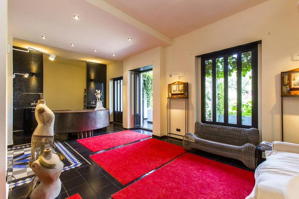 Casa de pueblo de dos plantas y con extenso patio interior, Dénia