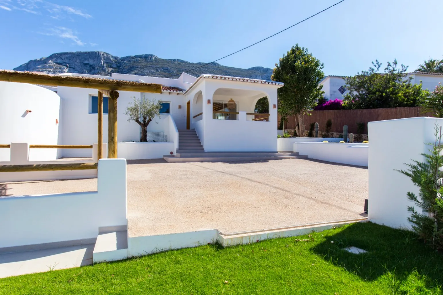 Villa con apartamento independiente, reforma integral, a 1,5 km de la Marineta Cassiana, Dénia