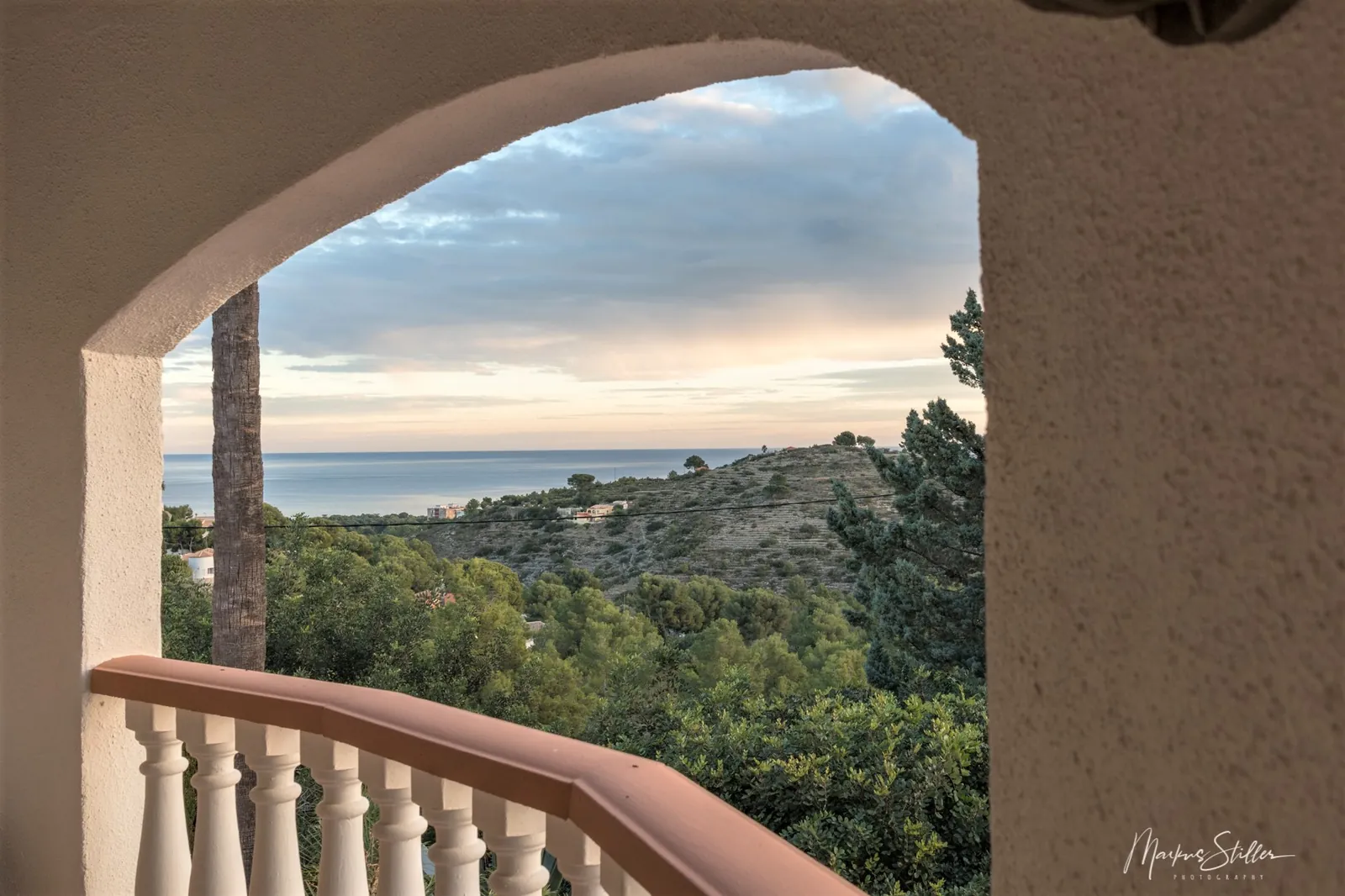 Dénia, Alicante - Villa de cuatro dormitorios con apartamento independiente, vistas al mar y a la montaña, piscina y jardín