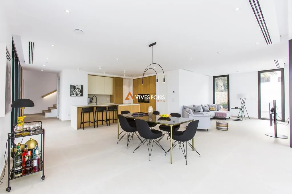 Modern villa with views in Dénia