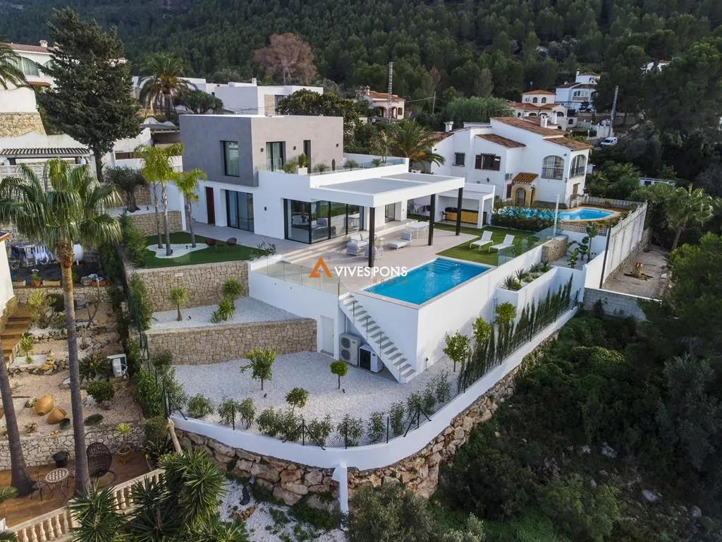 Modern villa with views in Dénia