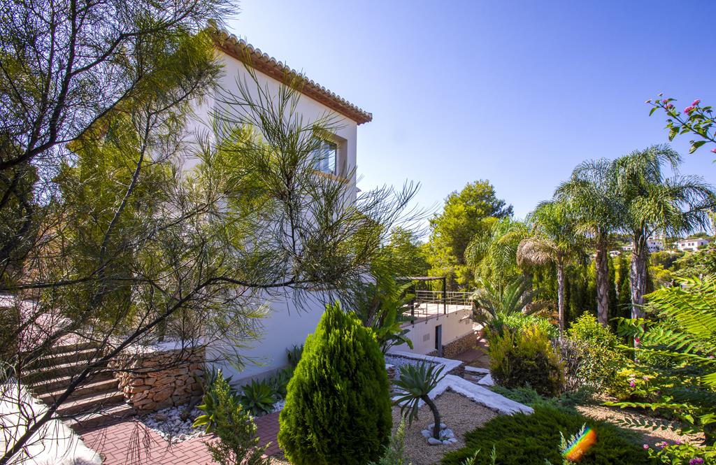 Villa con 4 dormitorios, vistas al Montgó y muy bien ubicada, en Jávea