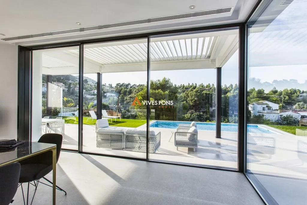 Modern villa with views in Dénia