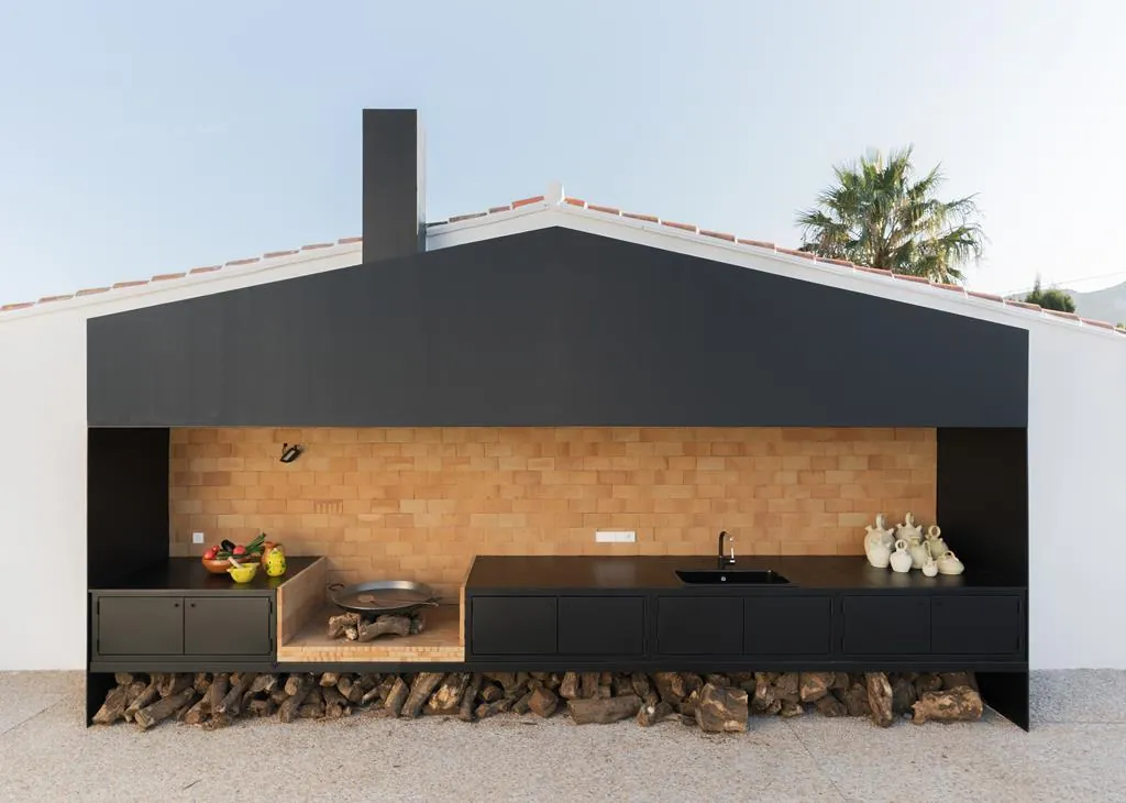 Finca completely renovated by Vives Pons in Xeresa