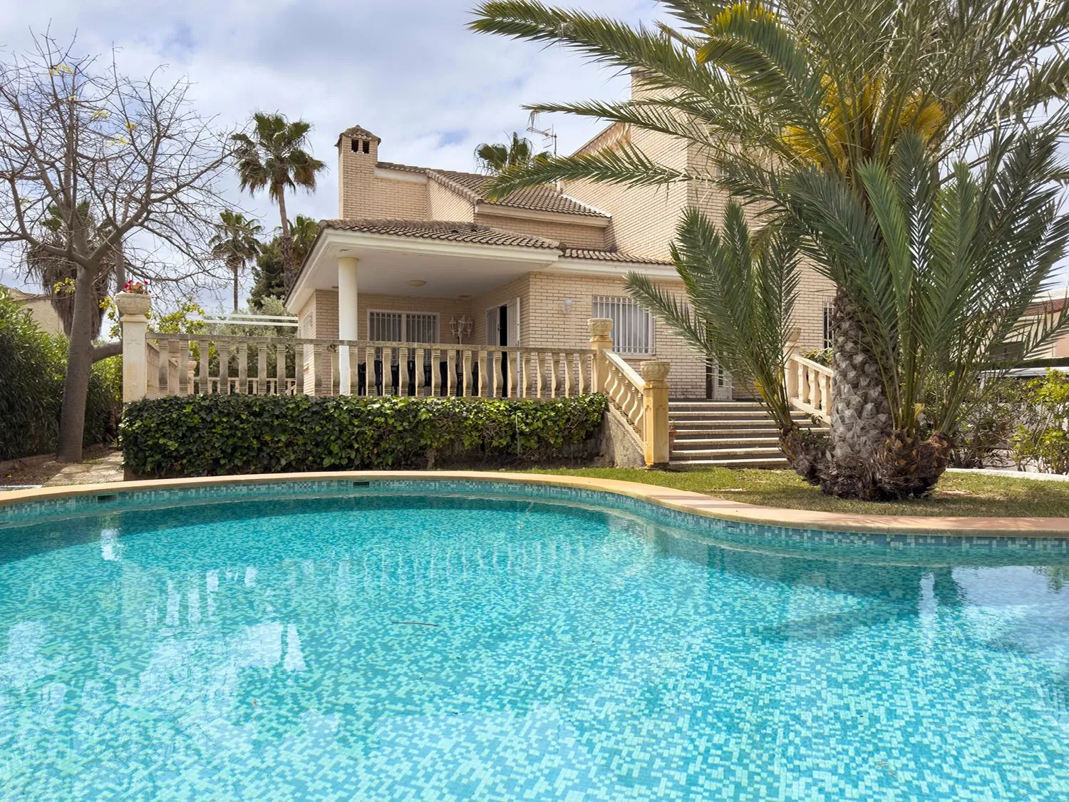 Fantástico chalet unifamiliar con piscina privada y amplias terrazas en Denia