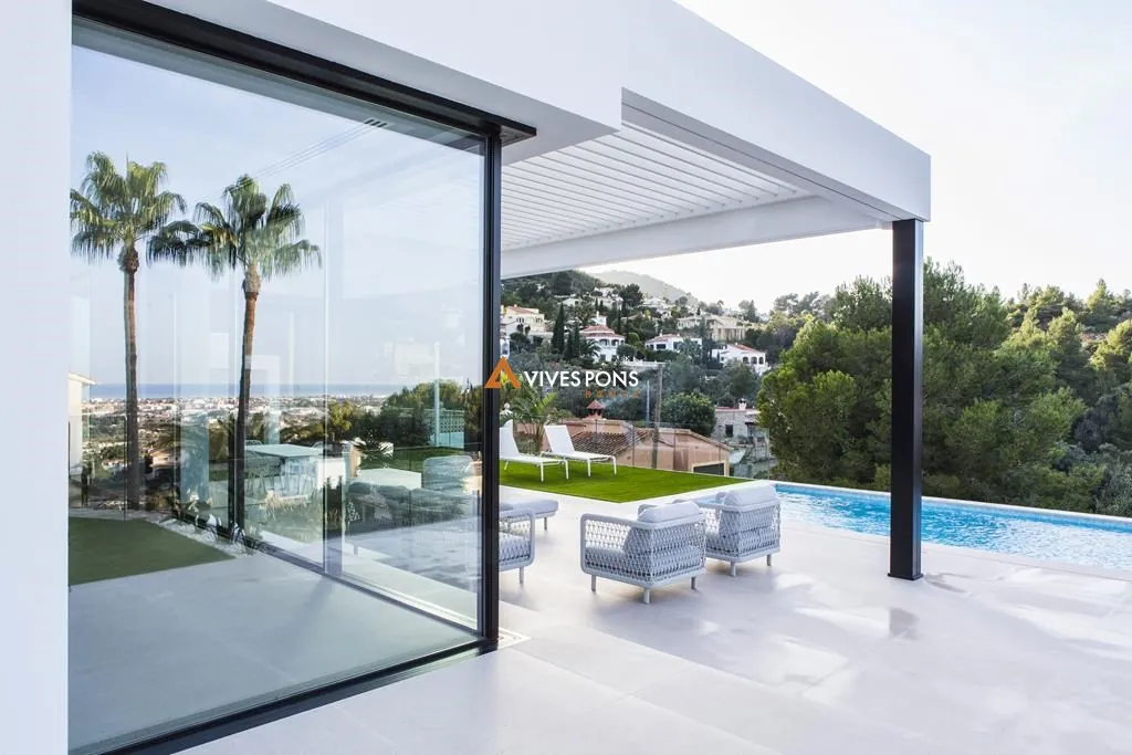 Modern villa with views in Dénia
