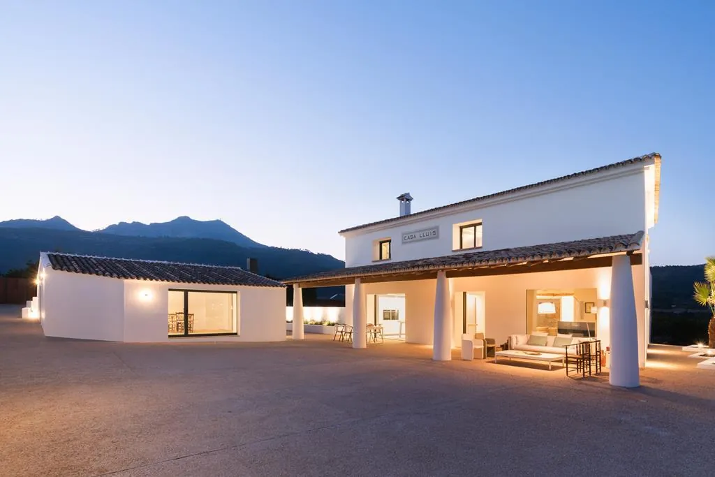 Finca completely renovated by Vives Pons in Xeresa