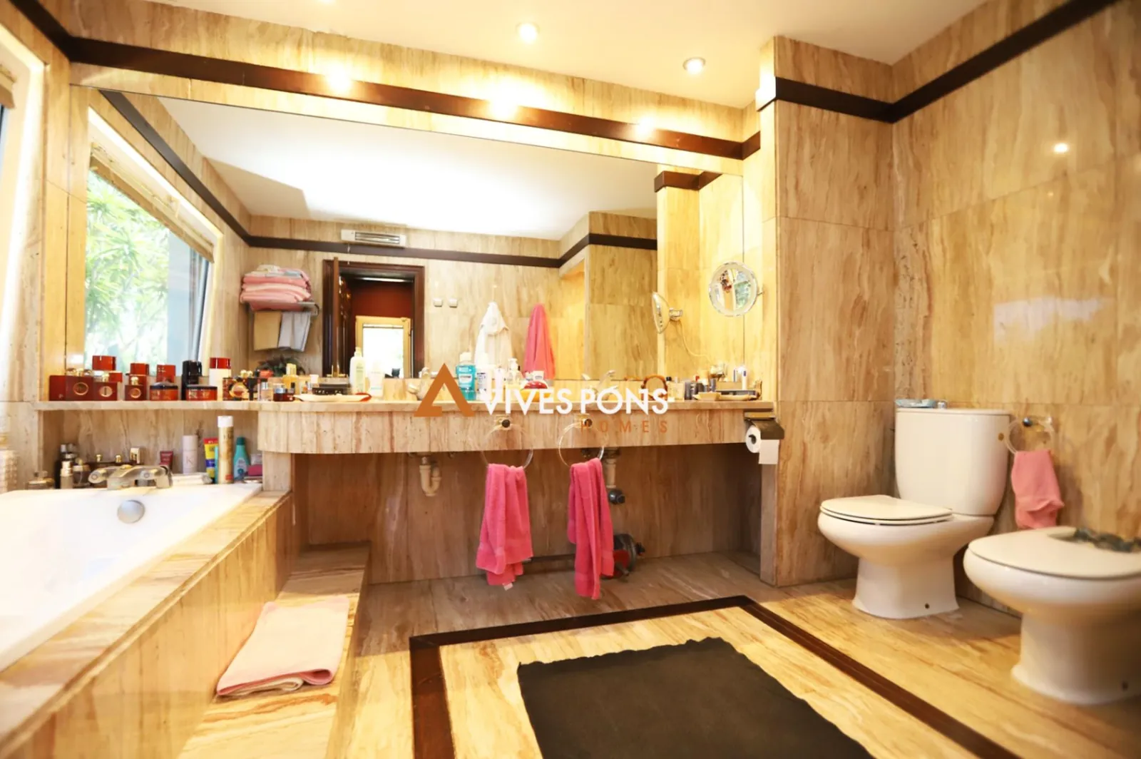 Amplia villa de estilo contemporáneo excelentemente ubicada, Dénia