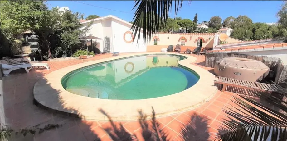 Villa con apartamento independiente y vistas al Montgó, Dénia