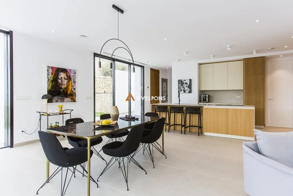 Modern villa with views in Dénia