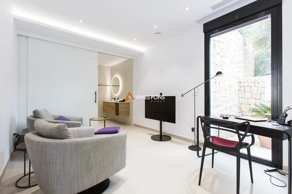 Modern villa with views in Dénia