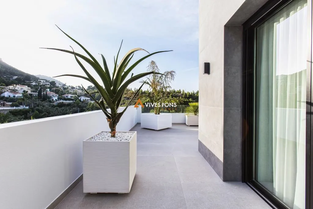 Modern villa with views in Dénia