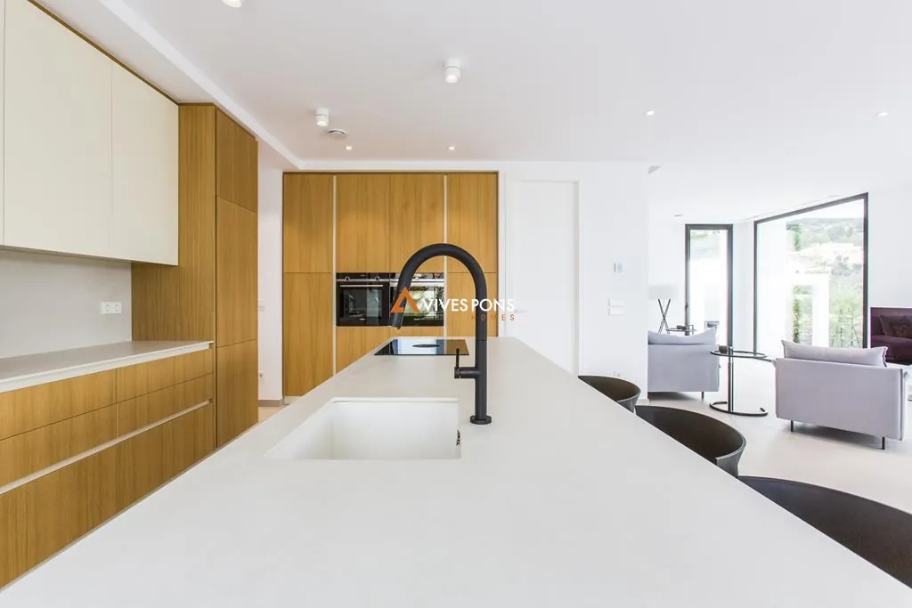 Modern villa with views in Dénia