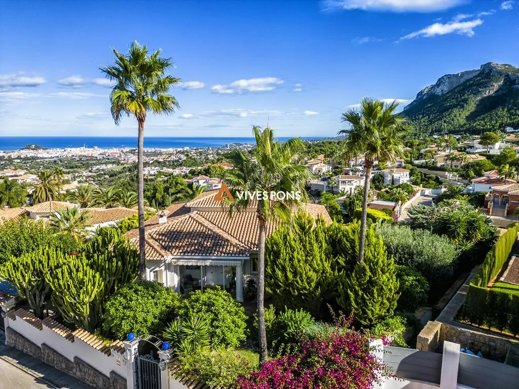 Villa con vistas abiertas al mar y muy soleada, Dénia
