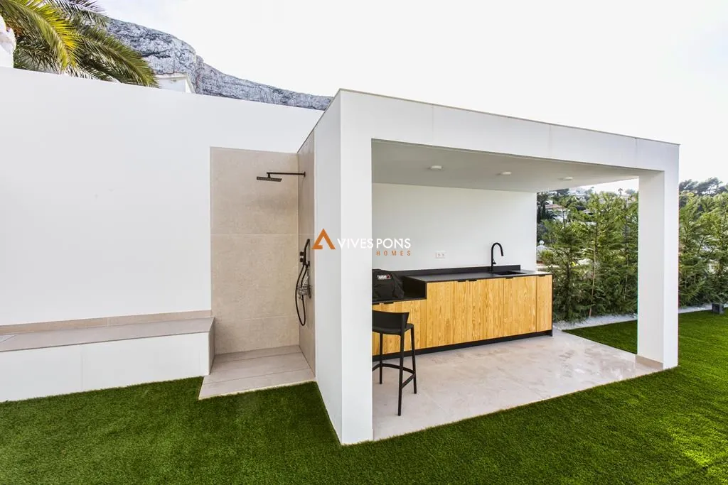 Modern villa with views in Dénia