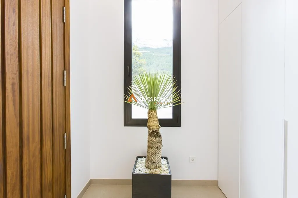Modern villa with views in Dénia