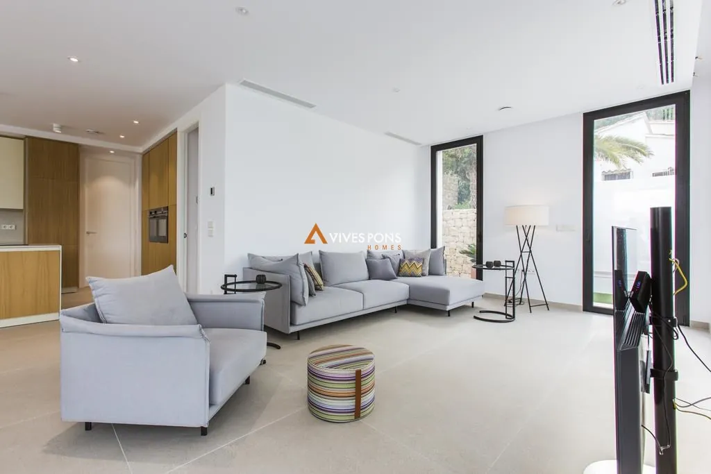 Modern villa with views in Dénia