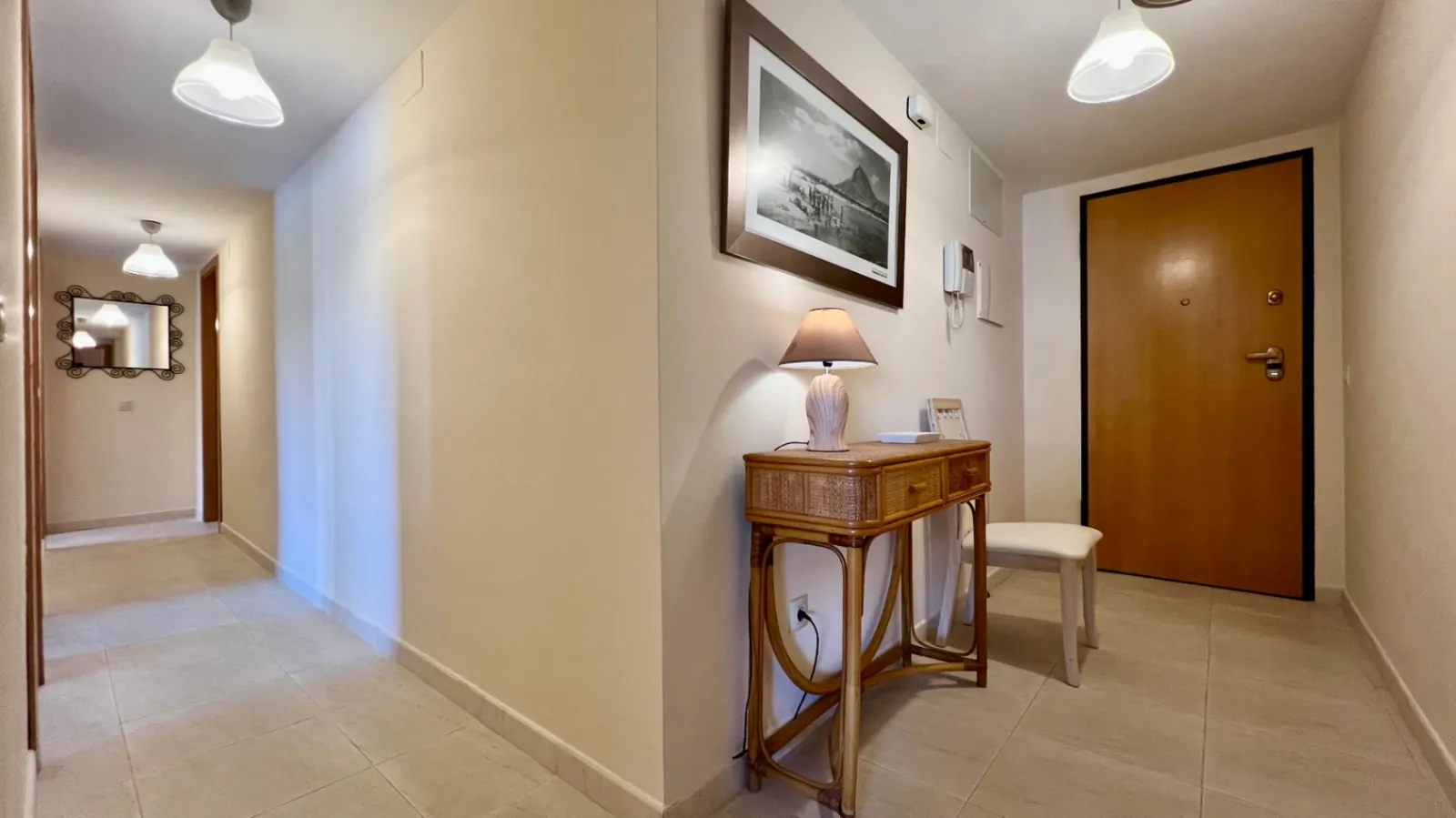 Luminoso apartamento de 3 habitaciones con terraza, piscina y licencia turística - A solo 5 minutos a pie de la playa de Arenal.