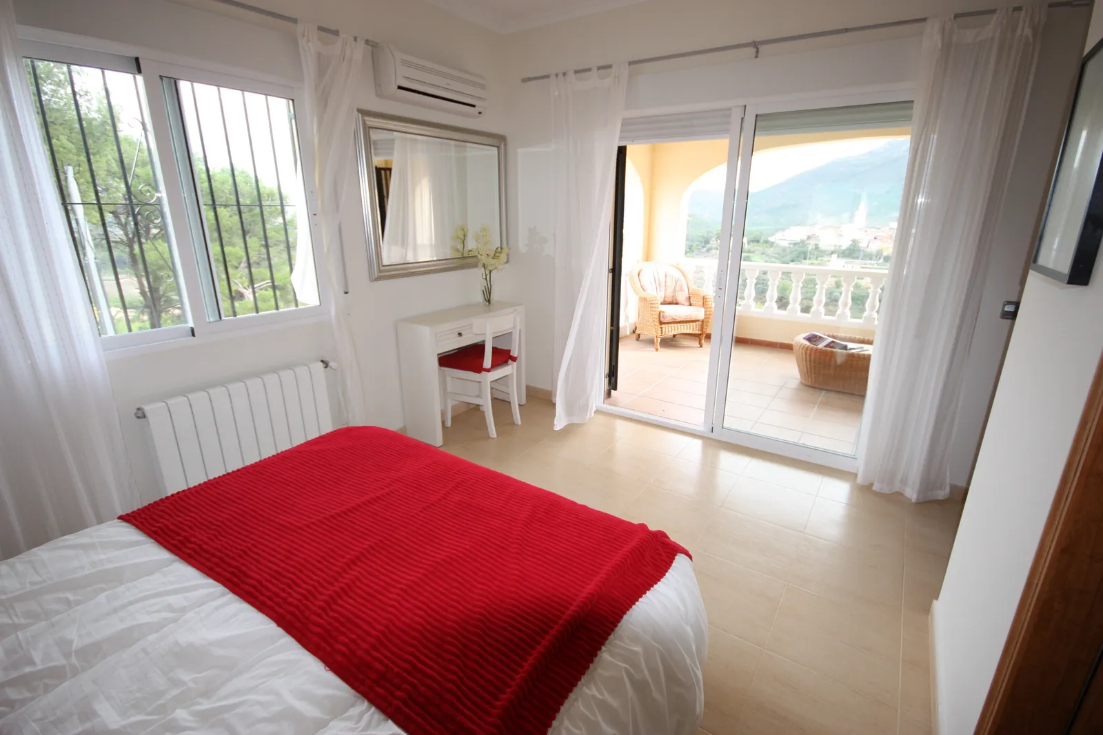 Villa en perfecto estado y con preciosas vistas al valle de Jalón, en Parcent