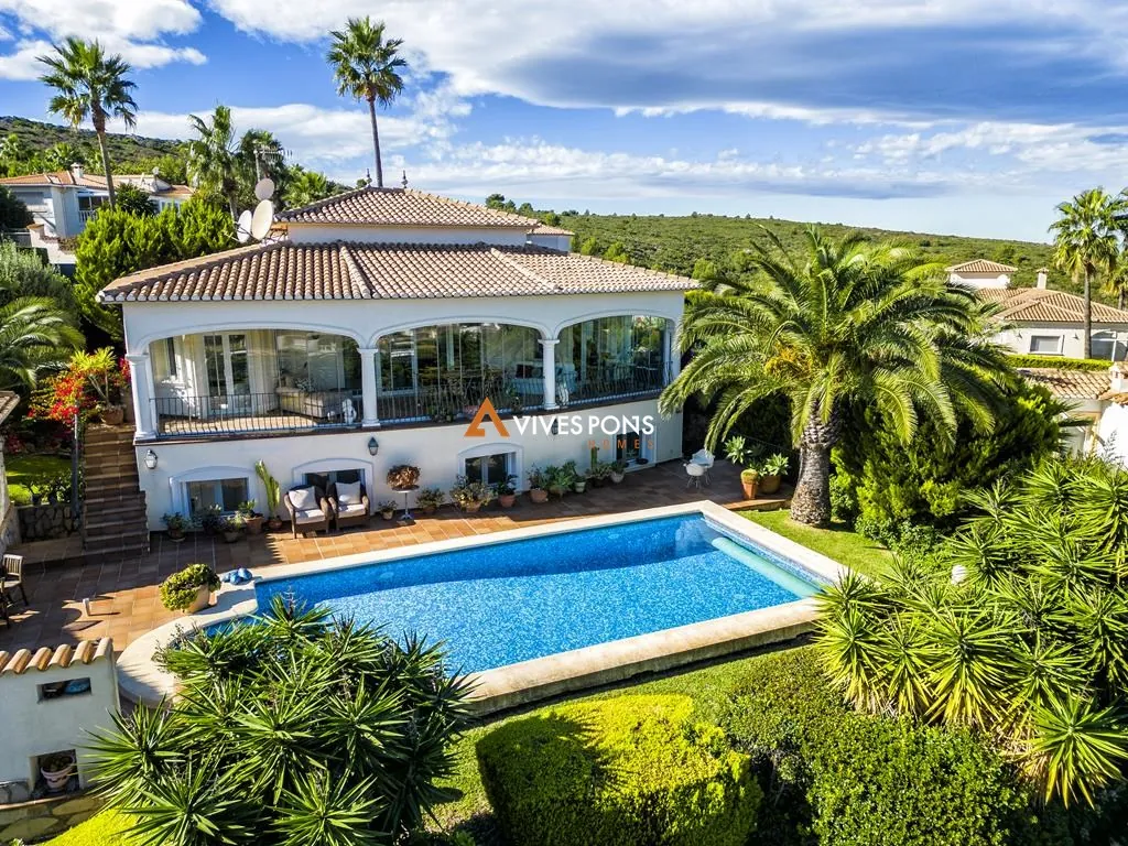 Villa con vistas abiertas al mar y muy soleada, Dénia