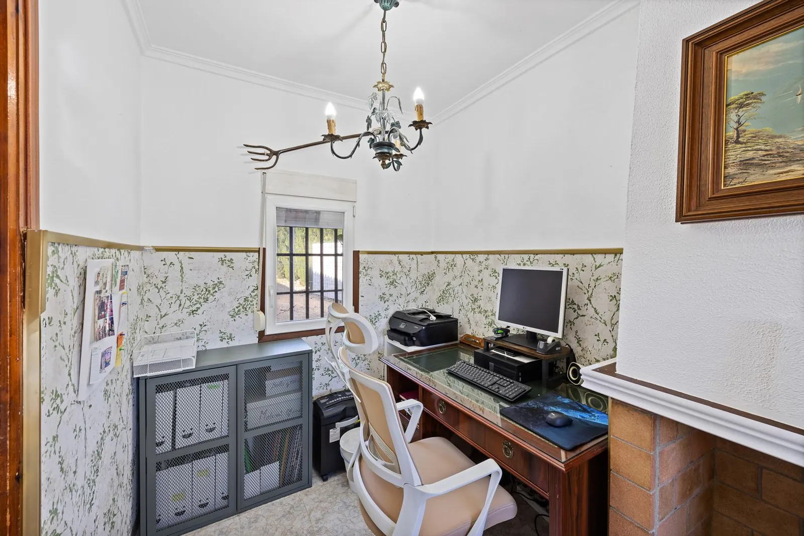 Gran finca rústica compuesta por dos casas y con cuadras para caballos.