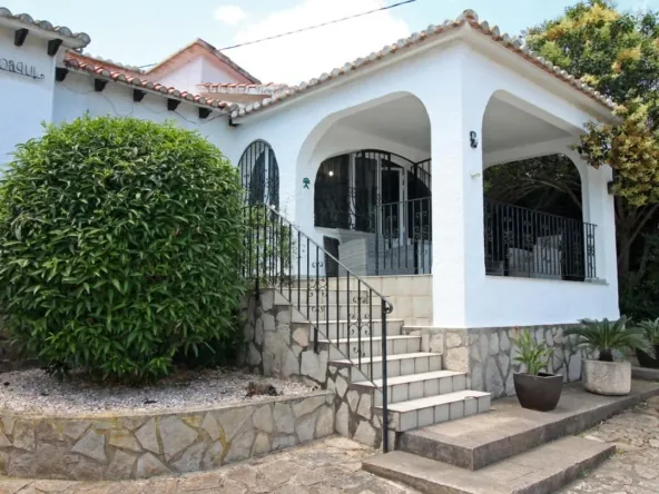 Villa con apartamento independiente y vistas al Montgó, Dénia