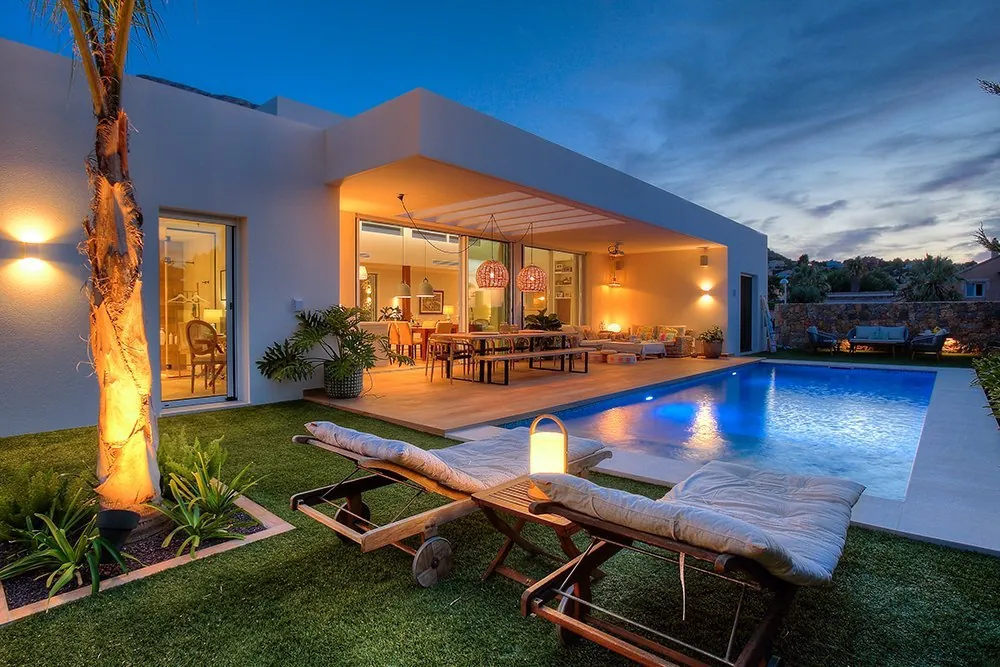 Villa moderna construida por Vives Pons Homes